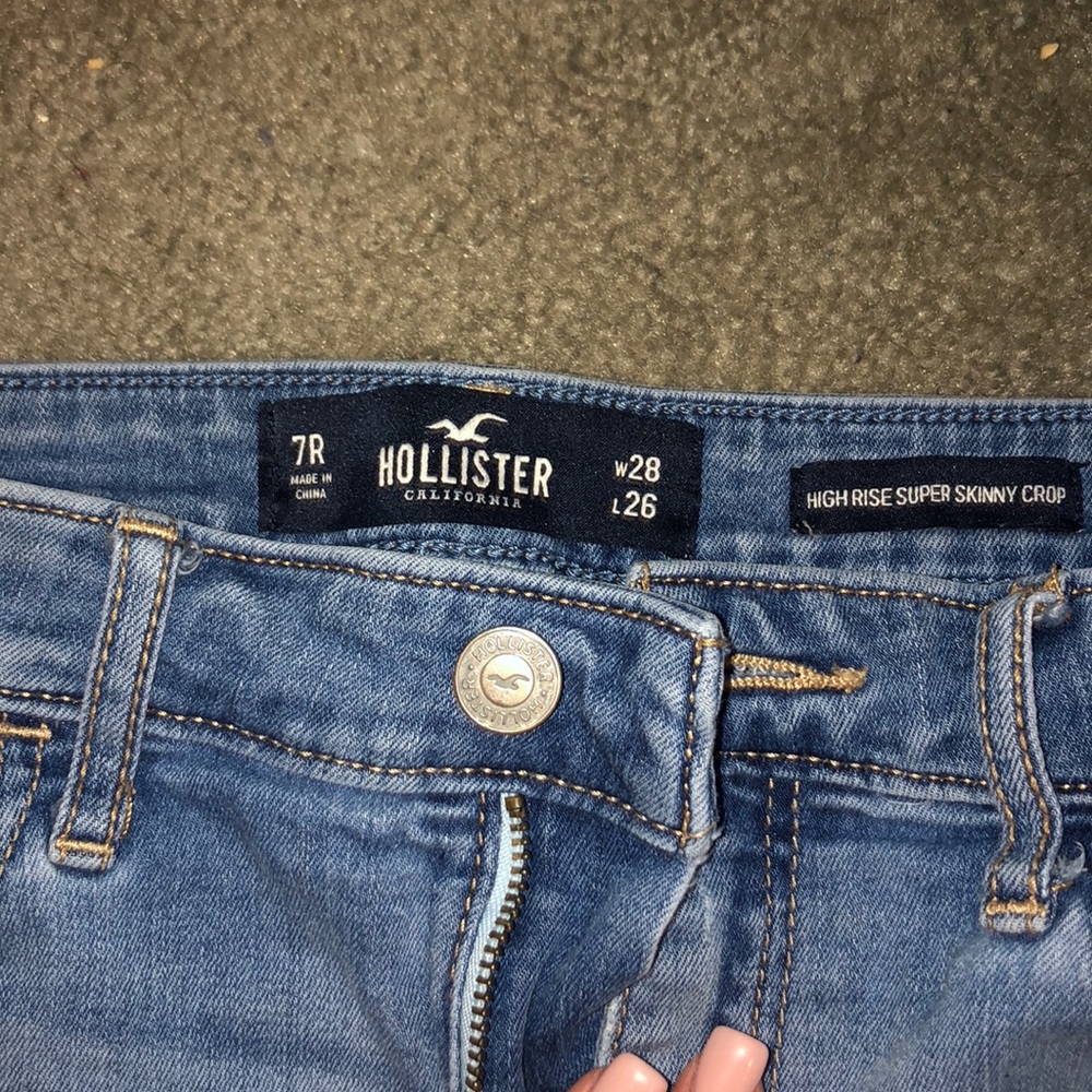 Hollister High Rise Cropped Jeans